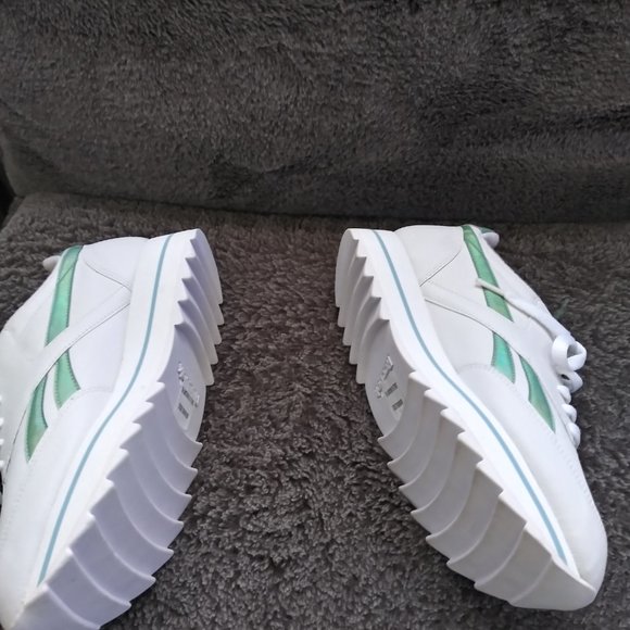 Reebok walking shoes - Picture 2 of 3